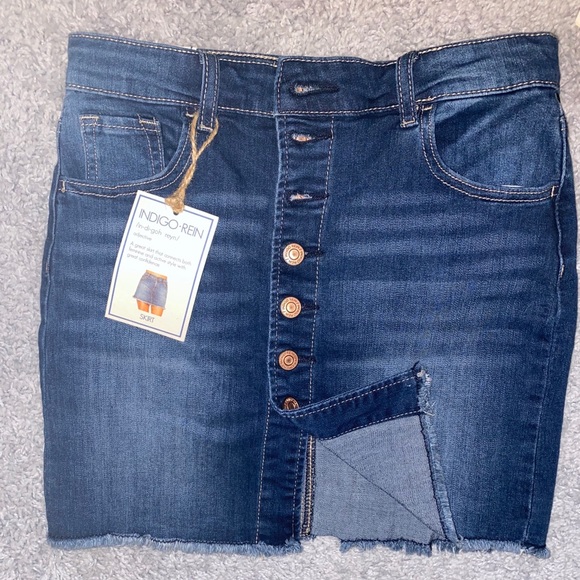 Trendy juniors denim skirt - Picture 1 of 5